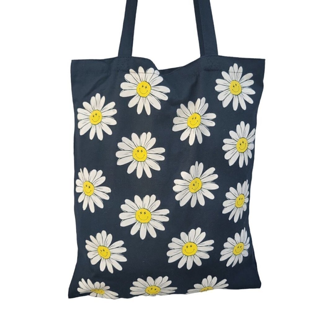 Women's Skinny Dip Take A Trip Tote Bag. Size Medium. New With Tags. — image 4 of 8